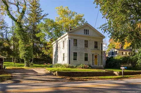 1301 River Rd, Groton, CT 06355
