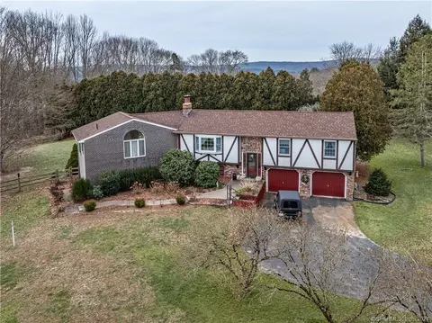 35 Pautipaug Hill Rd, Franklin, CT 06254