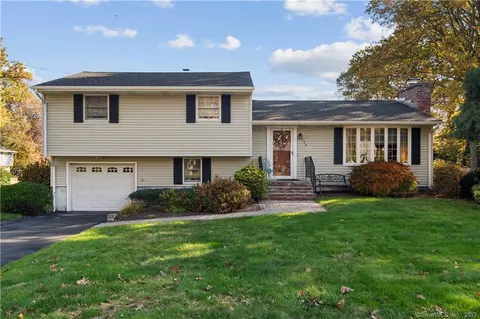 146 Longmeadow Dr, Wolcott, CT 06716