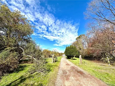 920 Branch Rd, Suffield, CT 06078