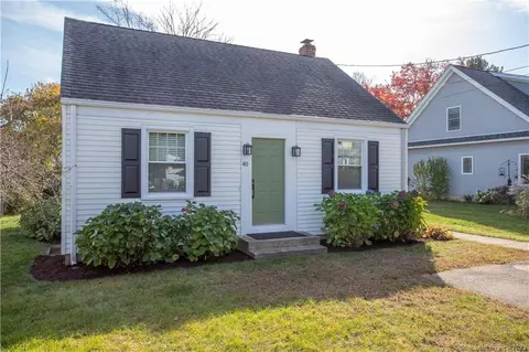 40 Elmwood St, Old Saybrook, CT 06475