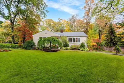 25 Redwood Dr, Bethel, CT 06801