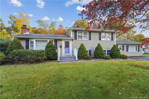5 Larson Dr, North Haven, CT 06473