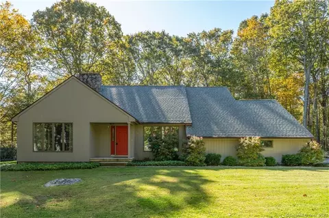 27 Huntington Way, Ledyard, CT 06339