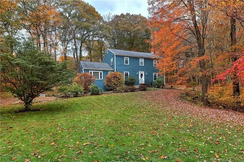 5 Rolling Brook Ln, Shelton, CT 06484
