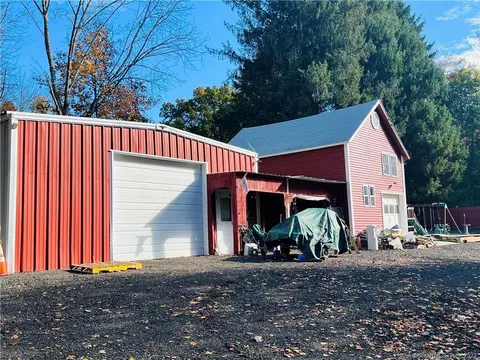 131 Lake St, Plainfield, CT 06354
