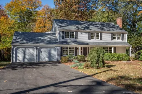 160 Beacon Hill Dr, West Hartford, CT 06117