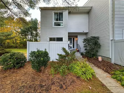 552 Oak Ave #552, Cheshire, CT 06410