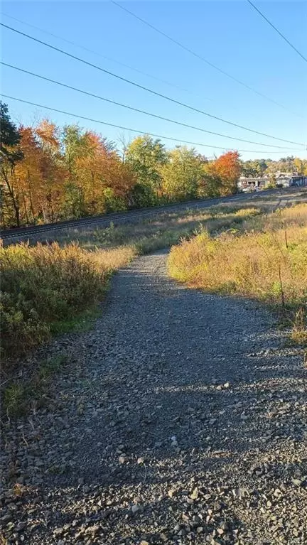 180 Carr Ave, Newington, CT 06111