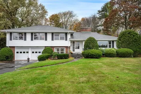 25 Woodside Rd, Cromwell, CT 06416