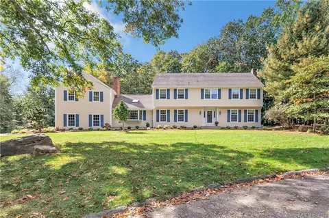 23 Scattergood Cir, Trumbull, CT 06611
