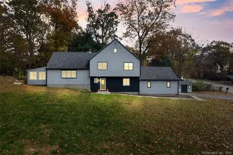 1 Farmstead Ln, Waterford, CT 06385