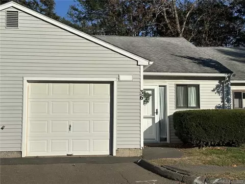 36 Knoll Ln #36, Weatogue, CT 06089