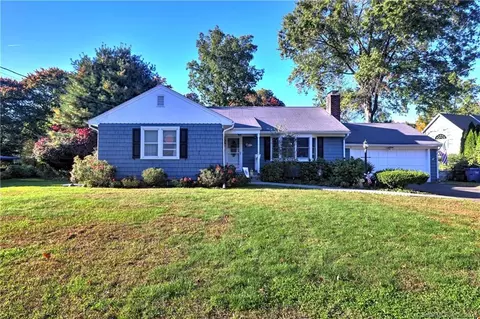 2 Morningside Ter, Trumbull, CT 06611