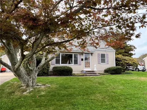 30 Burgess Pl, Groton, CT 06340