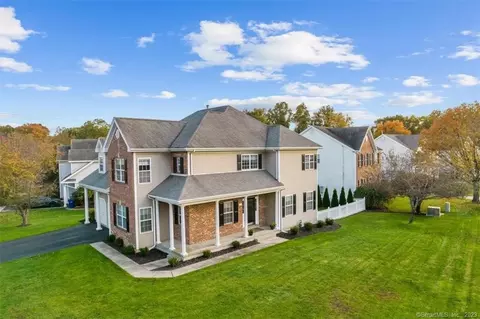 86 Lexington Way S, Milford, CT 06461