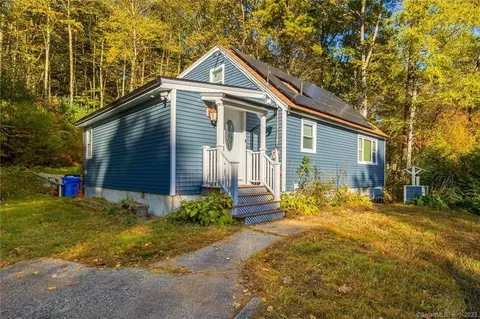 50 Reardon Rd, North Grosvenor Dale, CT 06255