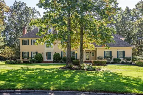 12 Grant Estate Dr, Simsbury, CT 06092