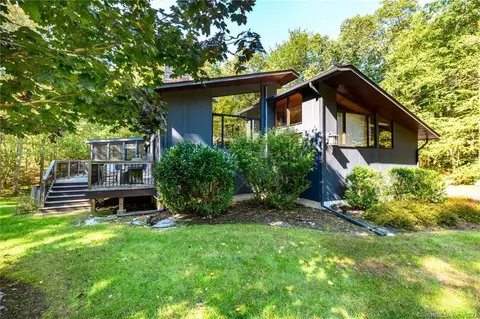 14 Walker Ln, Weston, CT 06883
