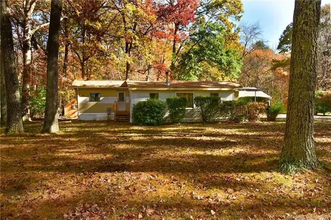 82 Luchon Rd, Willington, CT 06279