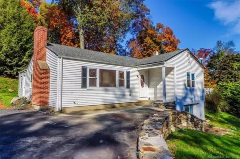 8 Willow Rd, New Milford, CT 06776