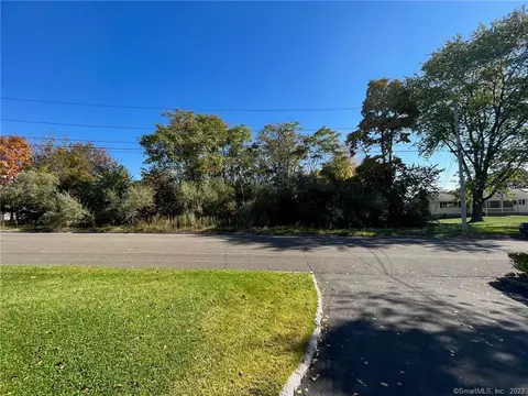 27 Stowe Dr, Shelton, CT 06484