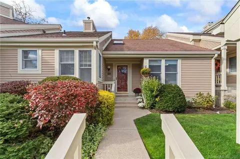 52 Brittania Dr, Danbury, CT 06811