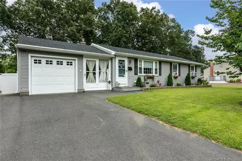 4 Cloud St, Enfield, CT 06082