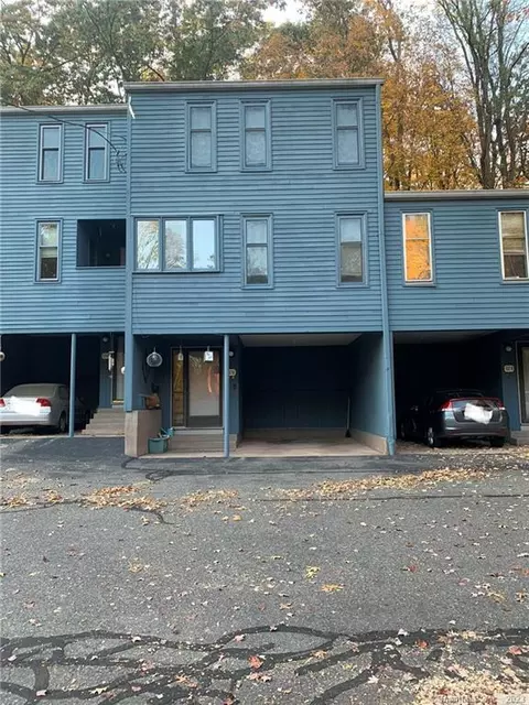 527 Hilliard St #A, Manchester, CT 06042