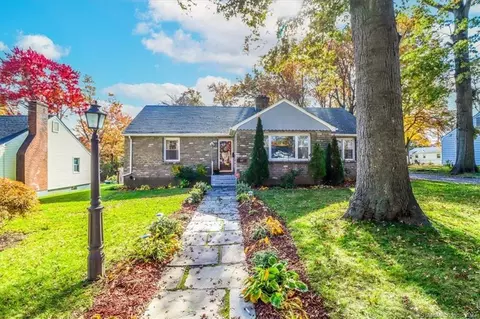 117 Hebron St, Hartford, CT 06112