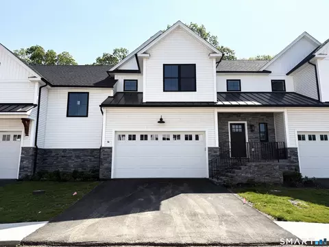 16 Village Cir #16, Guilford, CT 06437