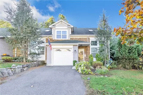 16 Nina Dr #16, Naugatuck, CT 06770