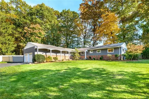 3 Thorp Ln, Norwalk, CT 06850
