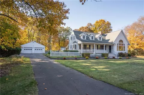 124 Mountain Rd, Farmington, CT 06032