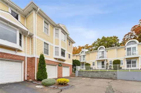 11 Saint John St #D1, North Haven, CT 06473