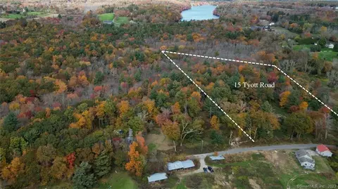 15 Tyott Rd, Pomfret, CT 06259