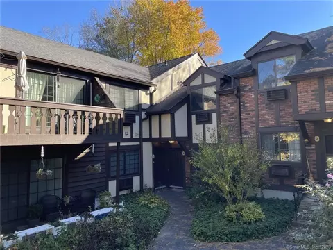 4 Chelsea Ct #4, Brookfield, CT 06804