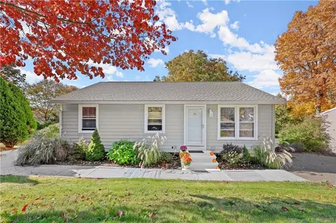 48 Tudor Ln, Naugatuck, CT 06770
