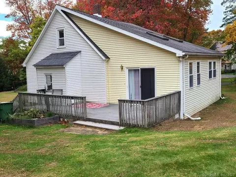 313 Hitching Post Ln, Windsor, CT 06095