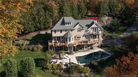 18 Hidden Brook Dr, Brookfield, CT 06804