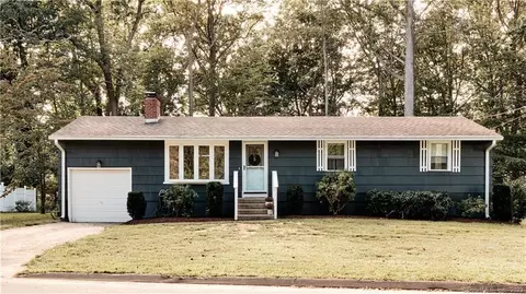 5 Fir Ridge Rd, Clinton, CT 06413