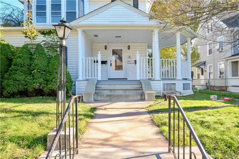15 Wilford Ave, Branford, CT 06405