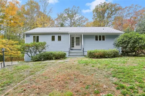 33 Geneva Rd, Norwalk, CT 06850