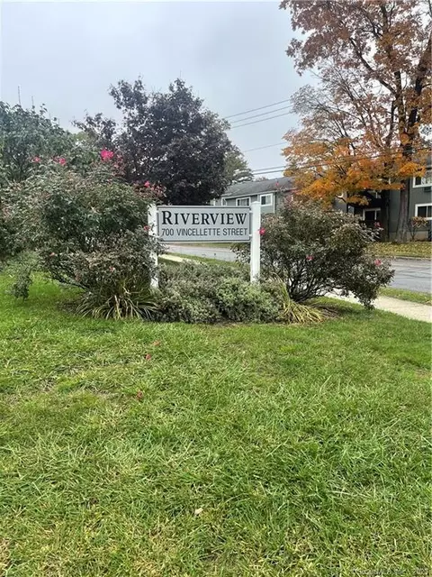 20 Riverview Dr #20, Bridgeport, CT 06606