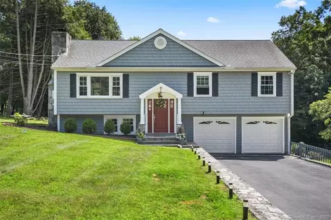 6 Marvin Pl, Bethel, CT 06801