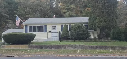 27 Starr St, Norwich, CT 06360