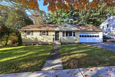 280 Hollywood Ave, Stratford, CT 06614