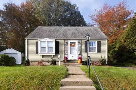 80 Damson Ln, Naugatuck, CT 06770
