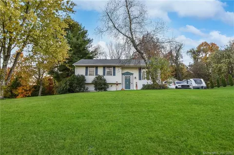 163 Oak Ridge Dr, Middletown, CT 06457
