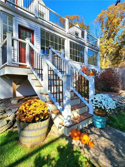 6 Knollwood Dr, Coventry, CT 06238